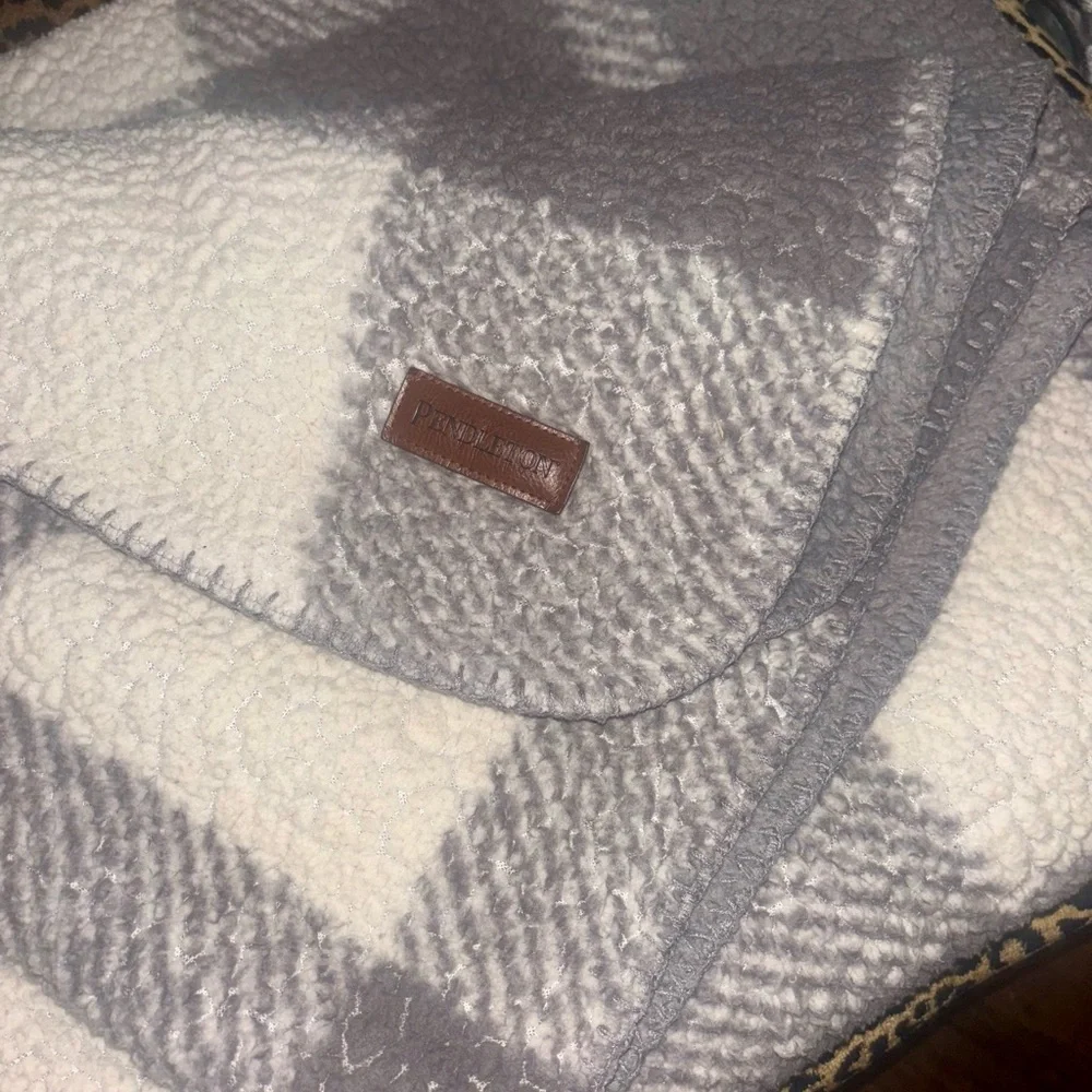 Pendleton Soft Gray and Cream Checkered Blanket - Picture 1 of 5
